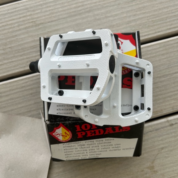 S&M BMX BIKE PEDALS 101's WHITE LOOSE BALL FIT 3pc 9/16" CULT SE GT Haro DK NEW - Picture 3 of 3